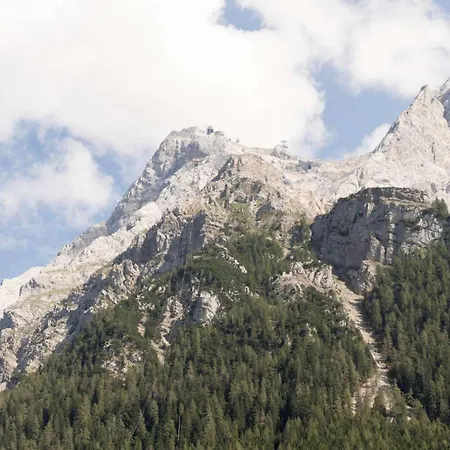 Alpenchalets Zugspitze By Alps Dağ evi